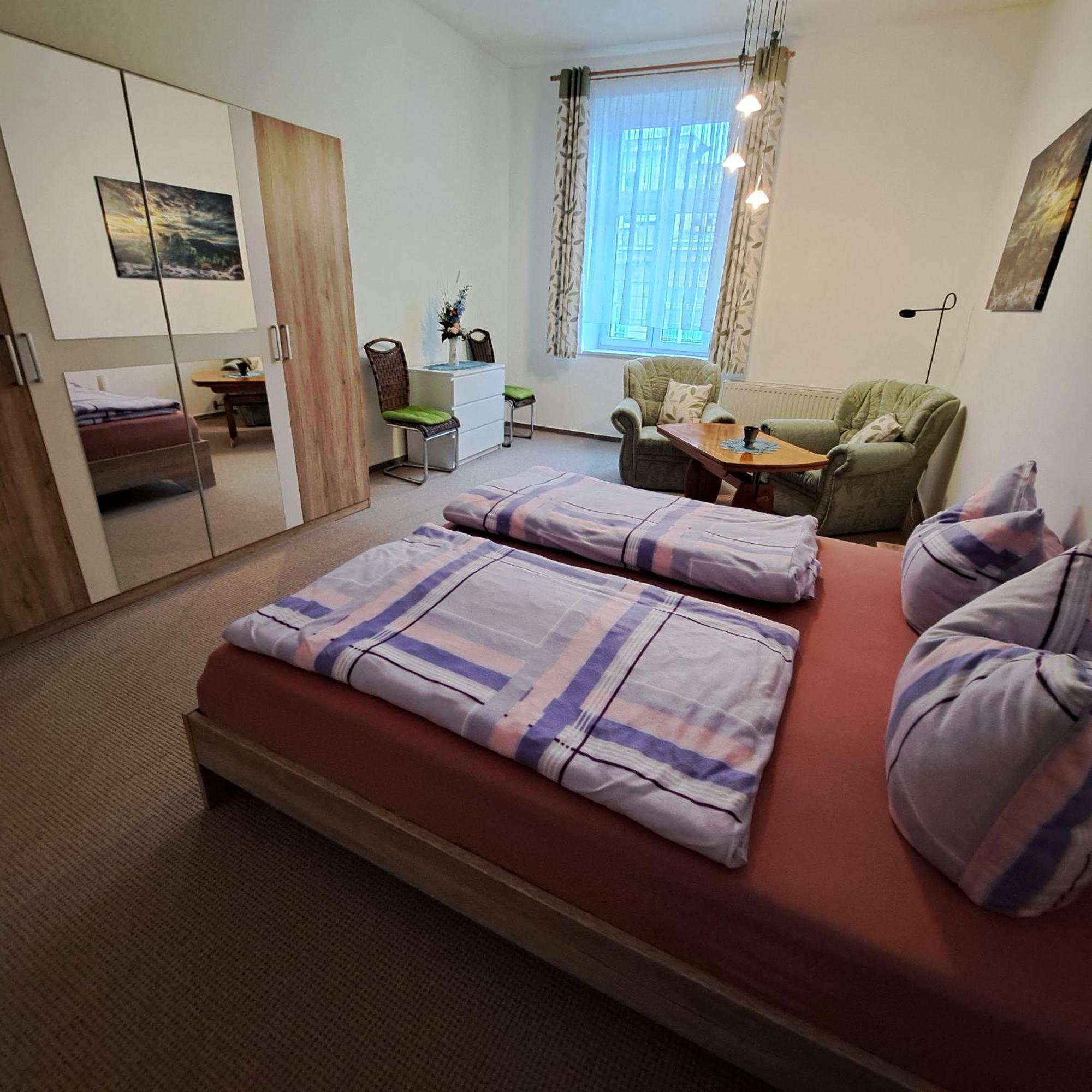Ferienwohnung Hahn Зебниц Екстериор снимка